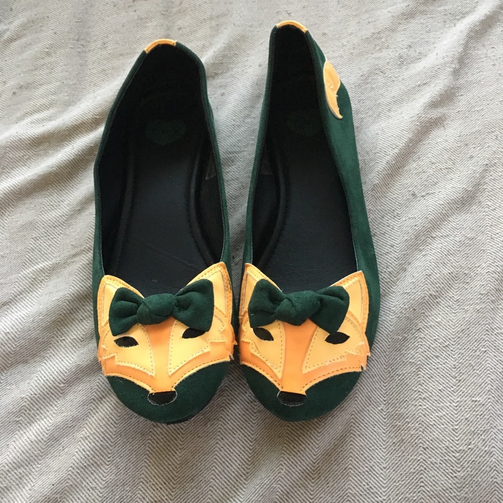 Adorable Tuk fox flats gently used condition